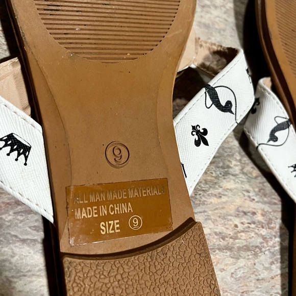 Baby Phat thong sandals with gold color ring and bling - Picture 11 of 12